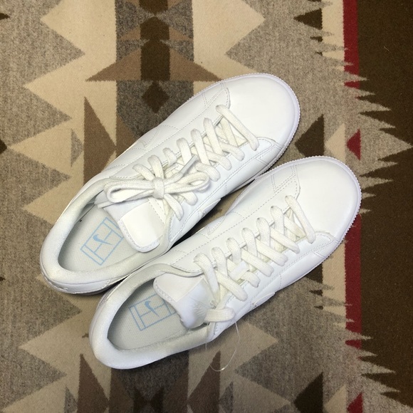 nike flyleather tennis classic